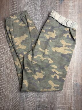 Madison & Berkeley Camo Joggers - Olive & Tan